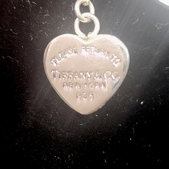 Rare Return To Tiffany & Co. Silver Dangle Heart Earrings - Picture 3 of 3